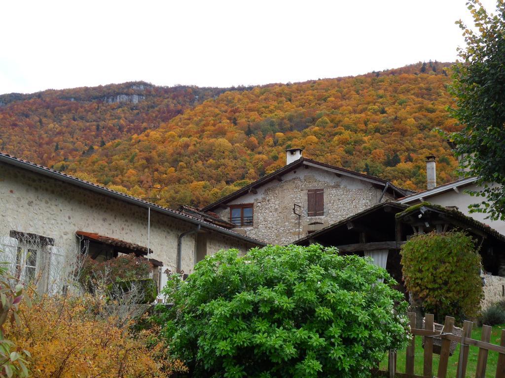 L'Estapade Des Tourelons Bed & Breakfast Saint Jean en Royans Bagian luar foto