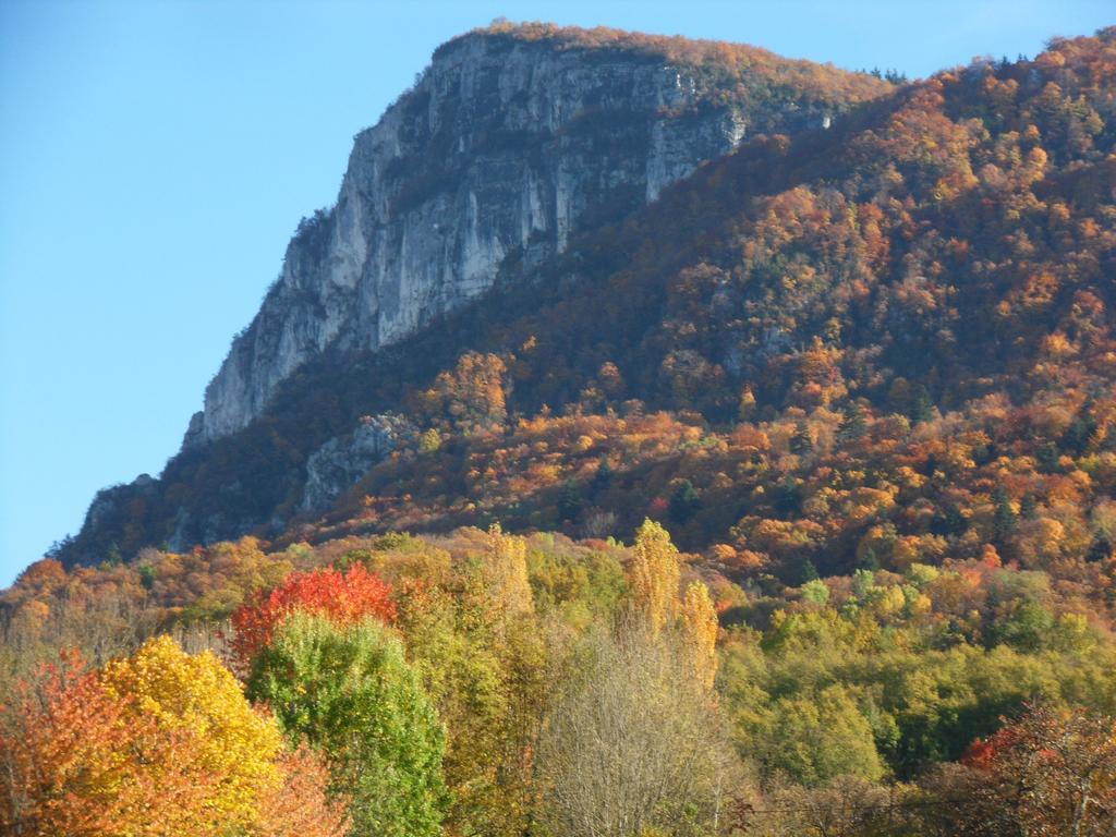 L'Estapade Des Tourelons Bed & Breakfast Saint Jean en Royans Bagian luar foto