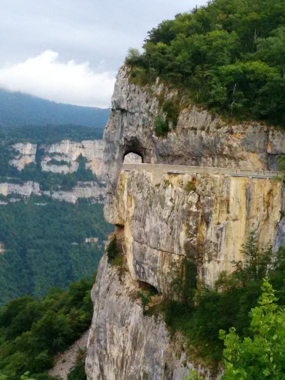 L'Estapade Des Tourelons Bed & Breakfast Saint Jean en Royans Bagian luar foto