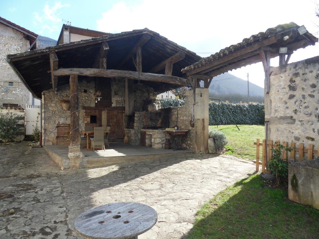 L'Estapade Des Tourelons Bed & Breakfast Saint Jean en Royans Bagian luar foto