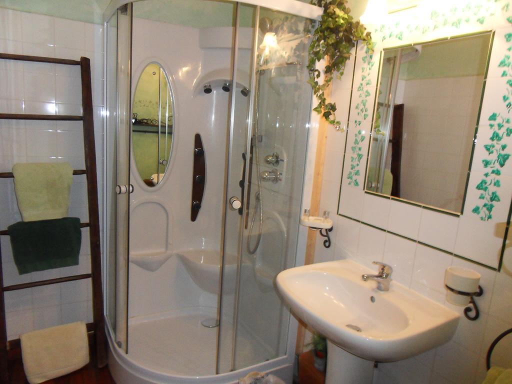 L'Estapade Des Tourelons Bed & Breakfast Saint Jean en Royans Ruang foto