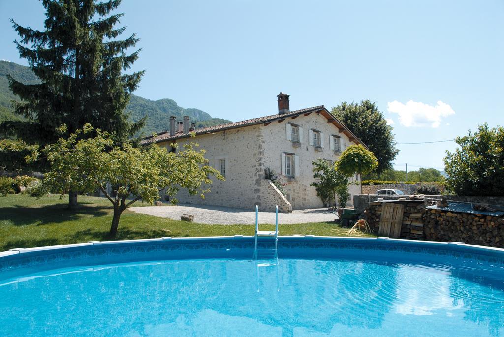 L'Estapade Des Tourelons Bed & Breakfast Saint Jean en Royans Bagian luar foto