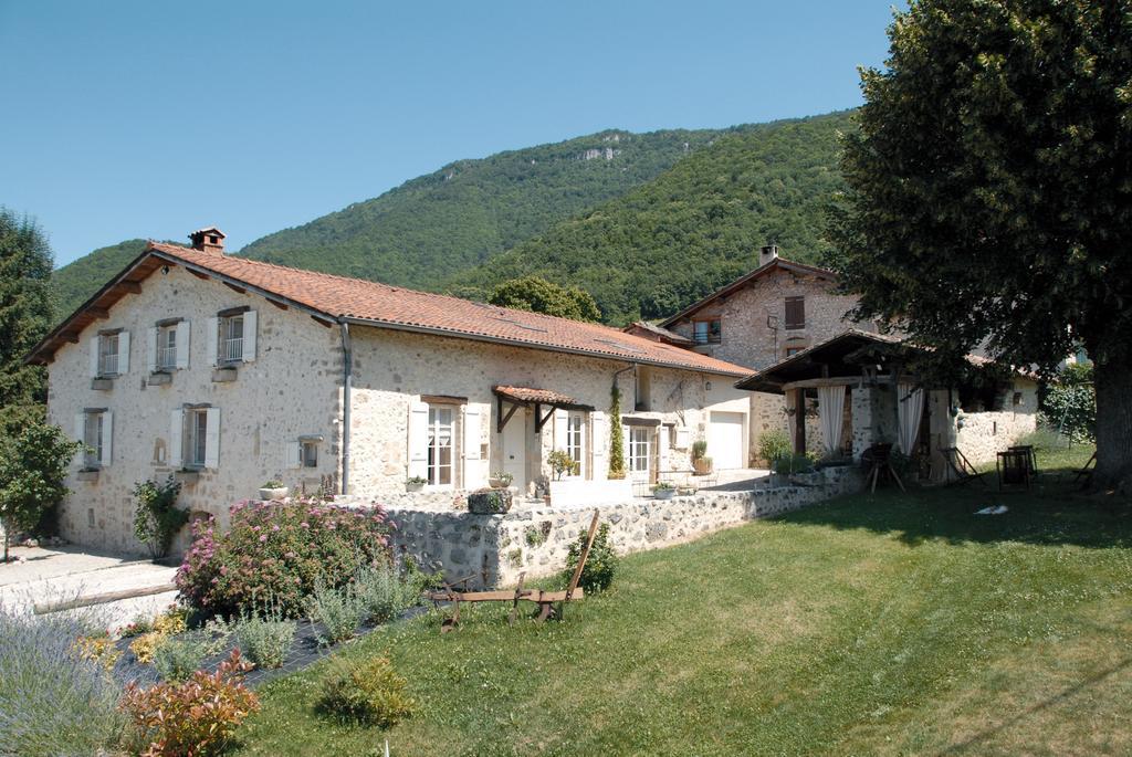 L'Estapade Des Tourelons Bed & Breakfast Saint Jean en Royans Bagian luar foto