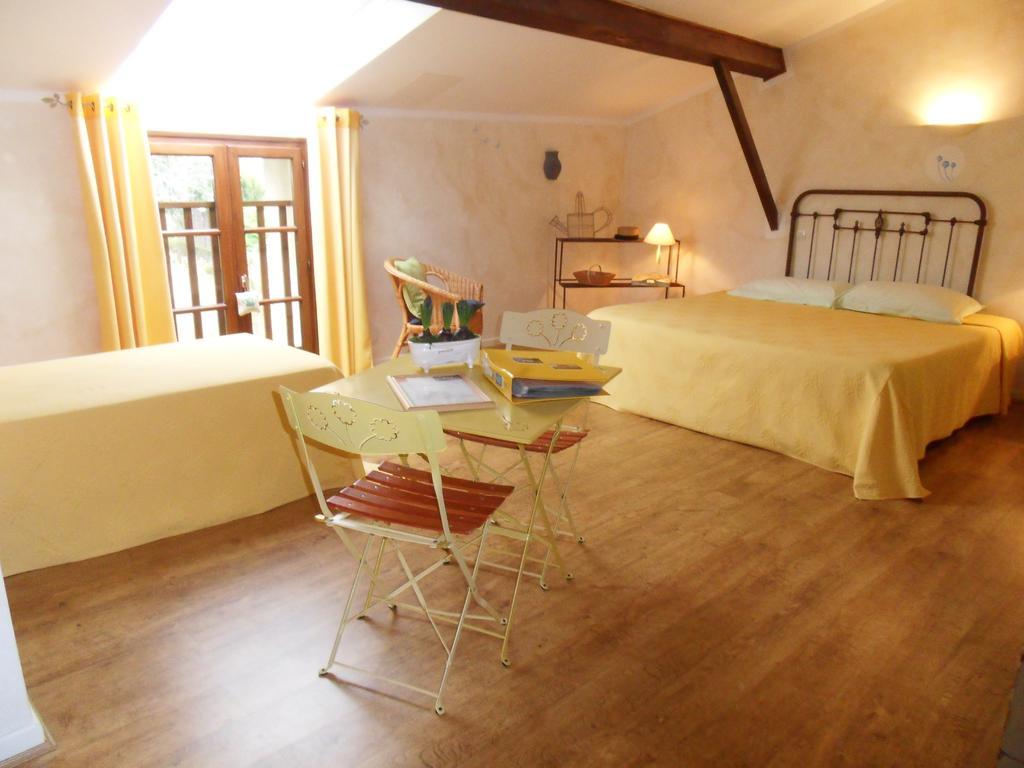L'Estapade Des Tourelons Bed & Breakfast Saint Jean en Royans Ruang foto