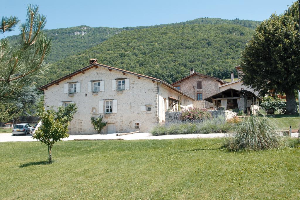 L'Estapade Des Tourelons Bed & Breakfast Saint Jean en Royans Bagian luar foto