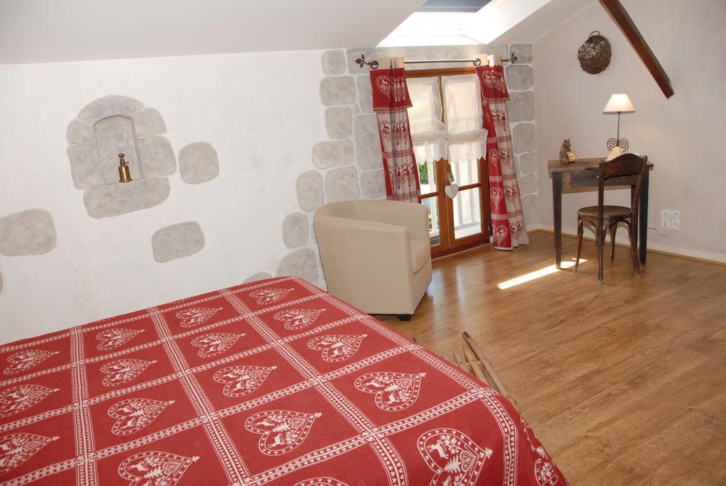 L'Estapade Des Tourelons Bed & Breakfast Saint Jean en Royans Bagian luar foto