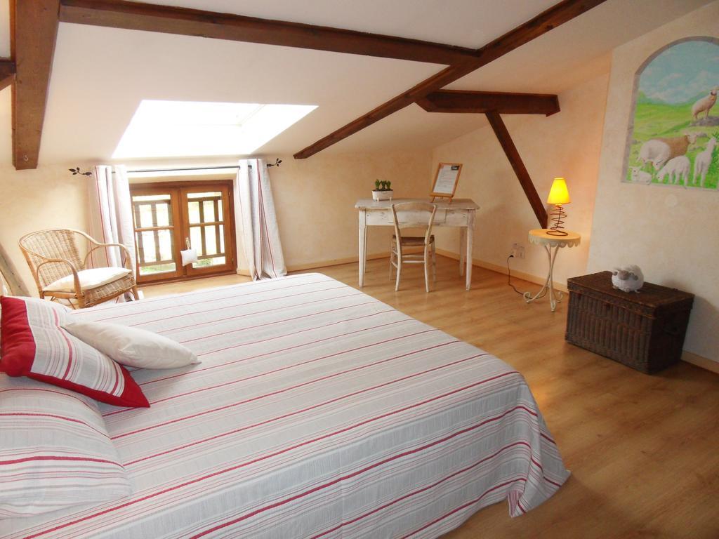L'Estapade Des Tourelons Bed & Breakfast Saint Jean en Royans Ruang foto