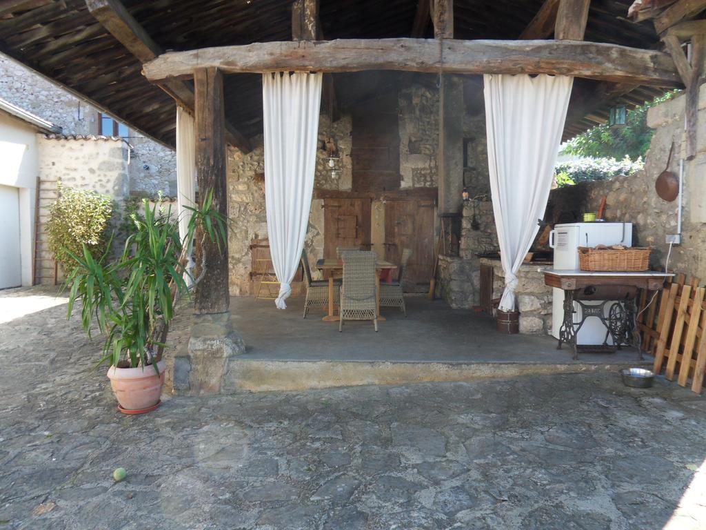 L'Estapade Des Tourelons Bed & Breakfast Saint Jean en Royans Bagian luar foto