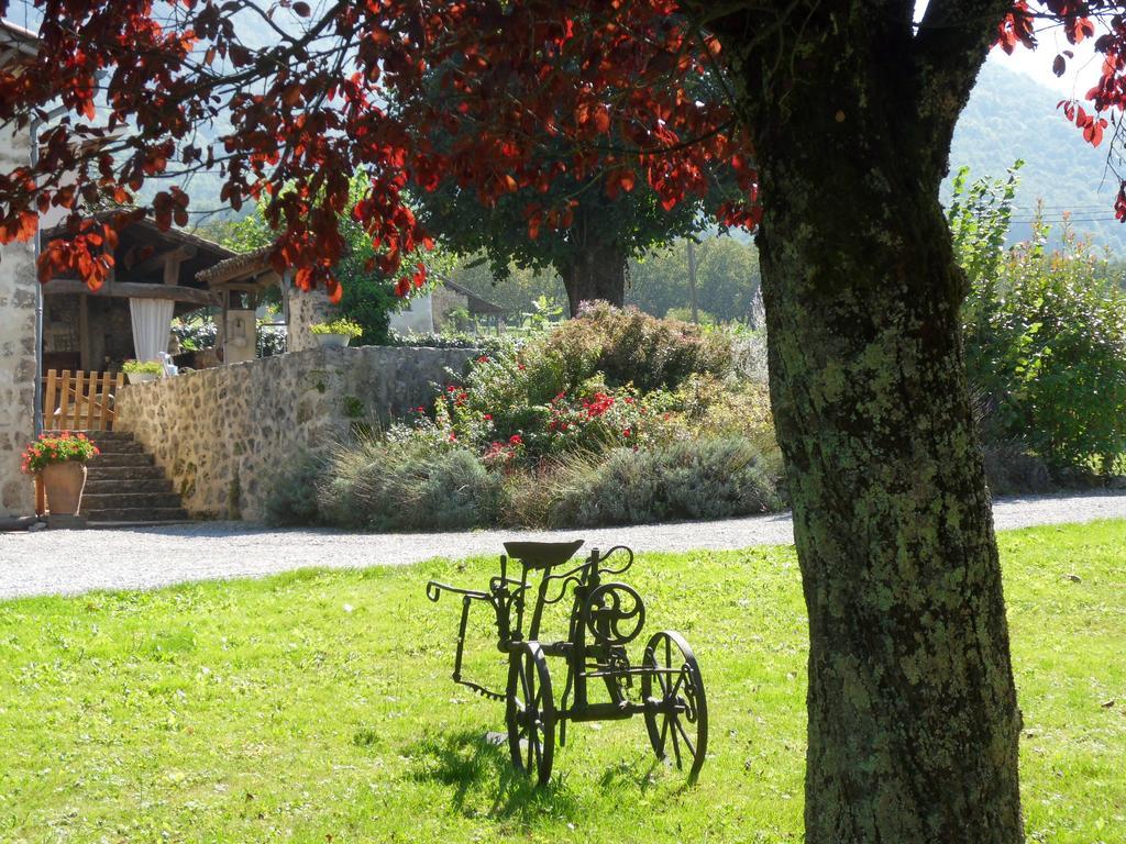 L'Estapade Des Tourelons Bed & Breakfast Saint Jean en Royans Bagian luar foto