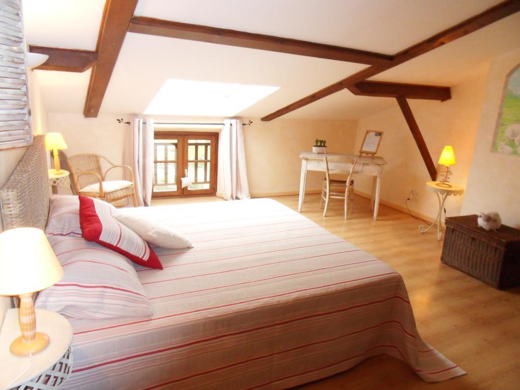 L'Estapade Des Tourelons Bed & Breakfast Saint Jean en Royans Ruang foto