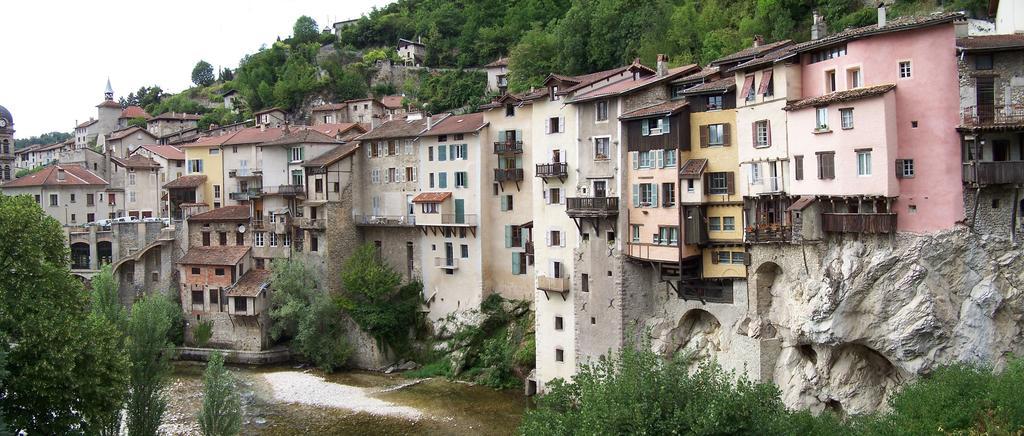 L'Estapade Des Tourelons Bed & Breakfast Saint Jean en Royans Bagian luar foto