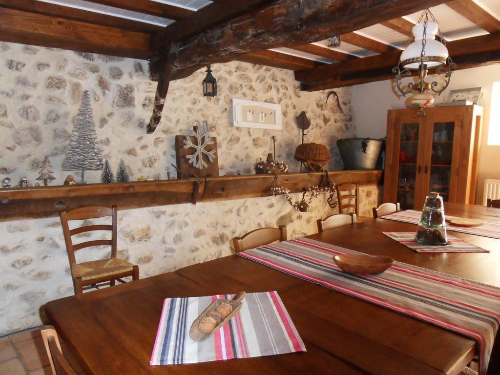 L'Estapade Des Tourelons Bed & Breakfast Saint Jean en Royans Bagian luar foto