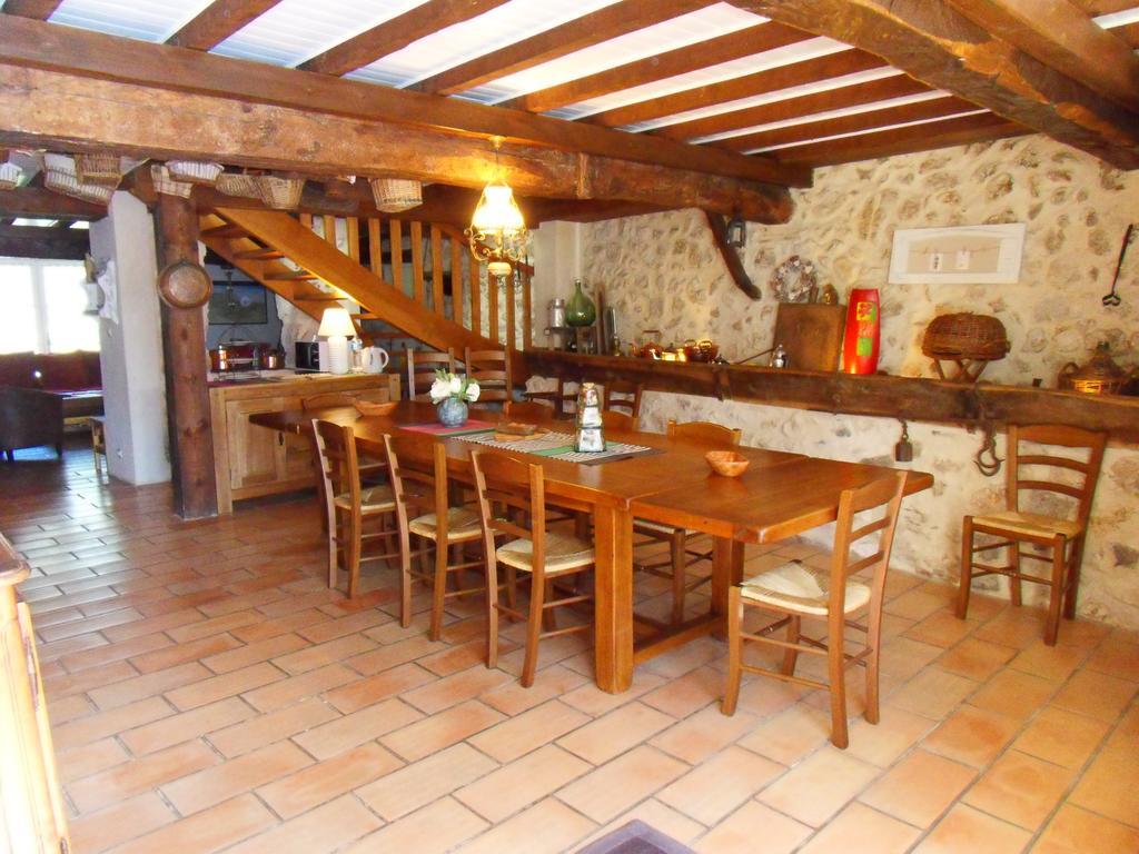 L'Estapade Des Tourelons Bed & Breakfast Saint Jean en Royans Bagian luar foto